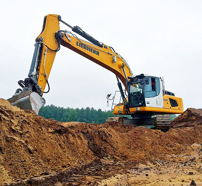 BEG-Baumaschinenvermietung-Bagger-Liebherr926R Baumaschinen - Vermietung von Raupenbagger und Kettenbagger, hier ist Liebherr 926 R im Einsatz.