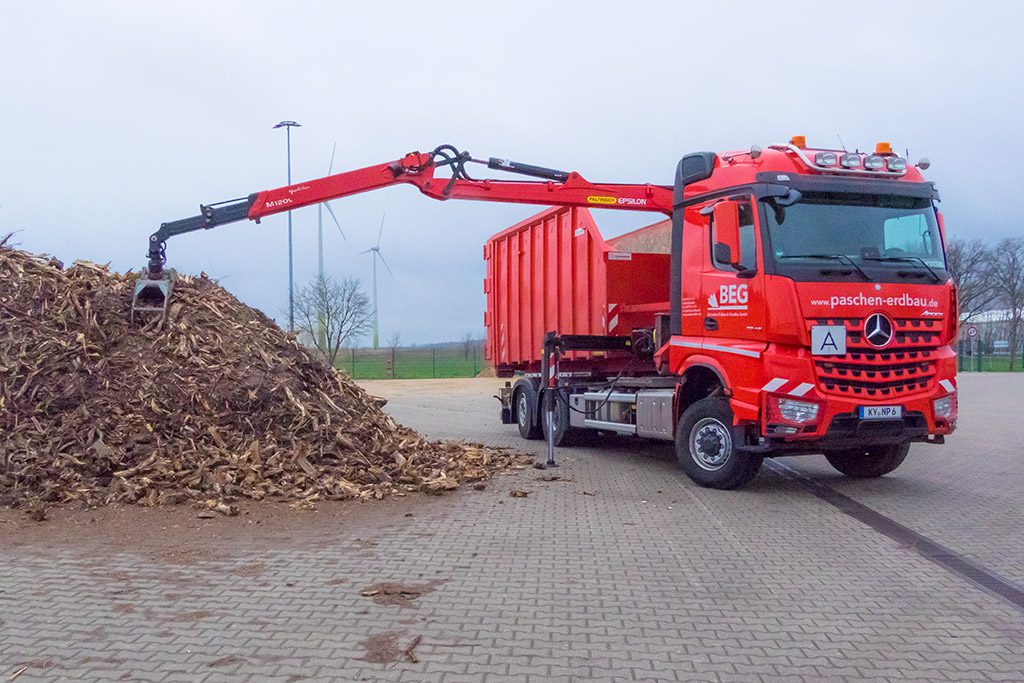 Neuer Mercedes Containerzug.