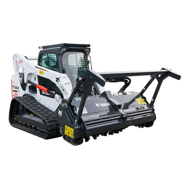 BEG-Forstdienstleistung-Mulchen-Kompaktlader Unsere Kompaktraupe Bobcat T770, ein Allrounder. Hier zu sehen mit einem Mulchwerk.