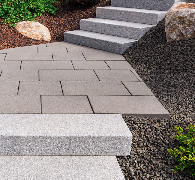 Moderner Vorgarten als Steingarten mit Auentreppe aus Granit, Bo Mit Treppen gestalten gehört zu unserem Angebot bei den Pflasterarbeiten.